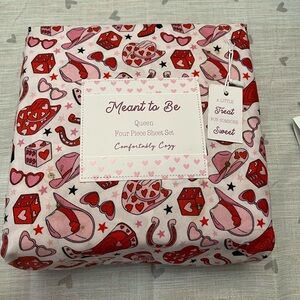 Que Heart and Dice Queen Sheet Set - Red and Pink